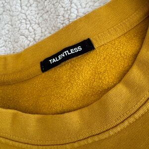 Crop crewneck sweatshirt in honey yellow 🍯
